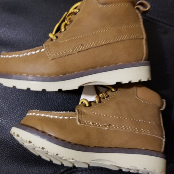 Shoes - Picture 4 of 5